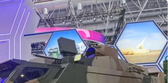 中国反无人机系统“神器”亮相世界防务展，让无人机“抱头鼠串”